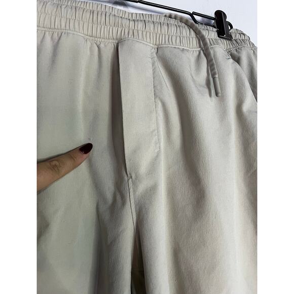 Lululemon Pace Breaker Linerless Short 7" in Fog Oak Size Small - Picture 6 of 7